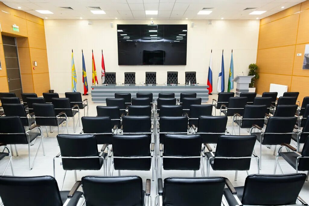 Выставочный конференц центр. Конференц зал смоленск 1. конференц зал ргб имени ленина. конференц центр. оформление конференц зала.