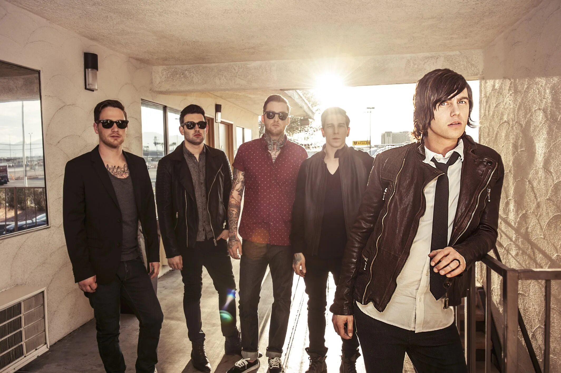 Слипинг группа. Sleeping with Sirens. Слипинг виз сайренс вокалист. Sleeping the Sirens. Можно я с тобой ap ent клип