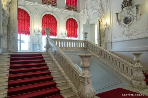 Парадная лестница