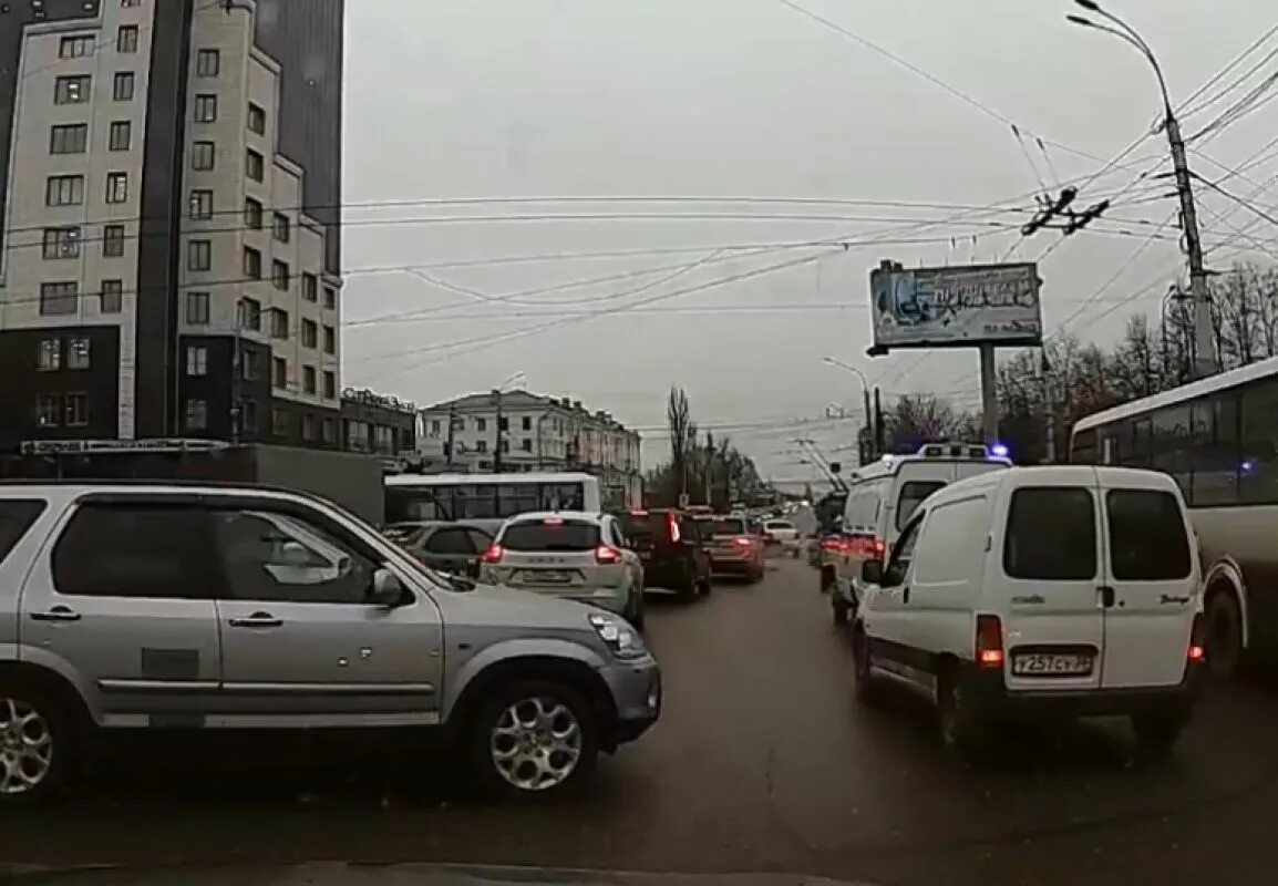 Почему нет света в воронеже сейчас. Пробка на светофоре. пробки в воронеже фото.