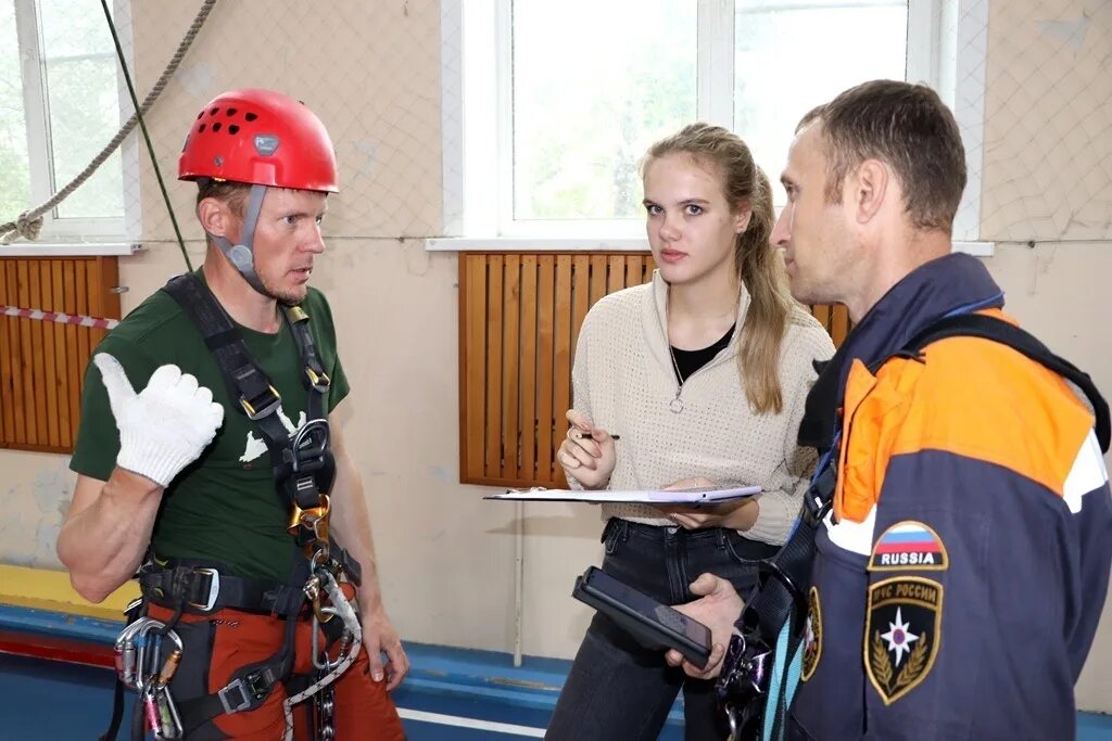 Будущее спасатели. Спасатели фото. спасение пострадавших. спасатель будущего. спасатели россии.