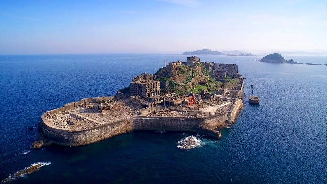 вулканический остров суртсей. самый старый остров. самый старый остров. вулкан аогасима, япония. япония заброшенный город-остров ганкаджима.