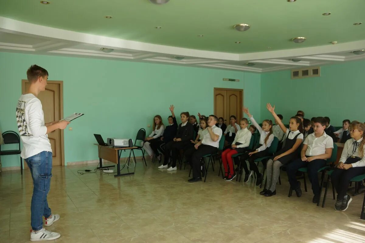 Майская гимназия Белгородского района. МОУ Майская гимназия Белгородского района Белгородской области. Майская гимназия, посёлок Майский.