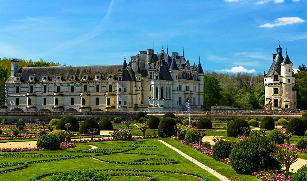 Small group Trips from Paris to Normandy, Bretagne, Loire Castles, Burgundy by M