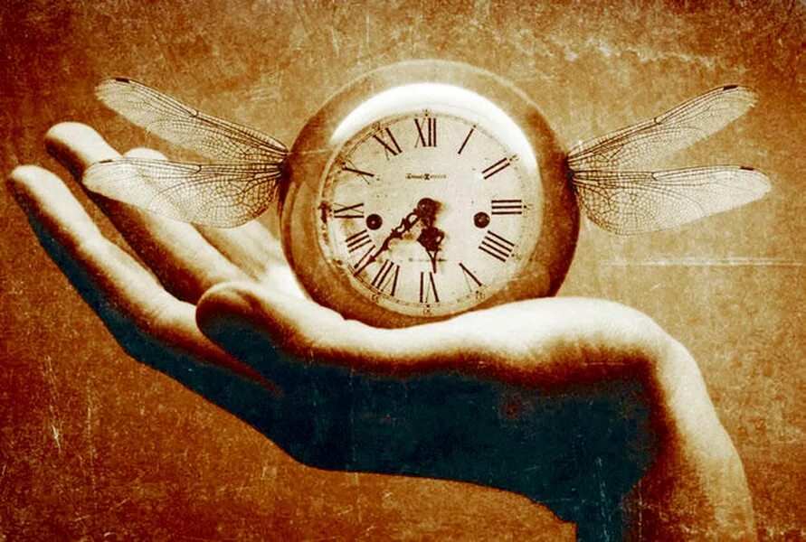 Время давно. Часы в прошлое. Часы жизни. А время уходит. Самый ценный подарок который ты можешь преподнести.