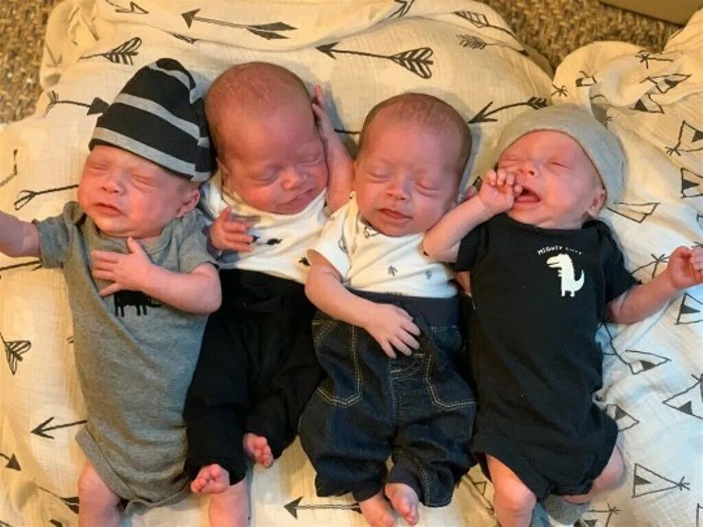 Четверняшки двойняшки. Тройняшки и четверняшки. Родились четыре двойни. 4 Близнеца.