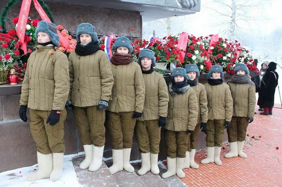 Женщина в ватнике. Ребенок в ватнике. Ватники детские. Ватник и валенки. Телогрейка детская.