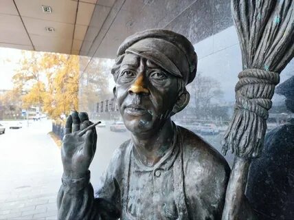Создатель памятника 12 стульев