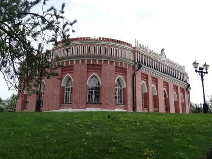 Дворцовый ансамбль этого города меньше всего пострадал