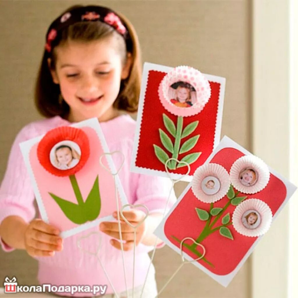 Сделать детям подарки самому. Самый простой подарок своими руками. Упаковка подарков своими руками. Подарок маме иллюстрация. Украсить коробочку для подарка.
