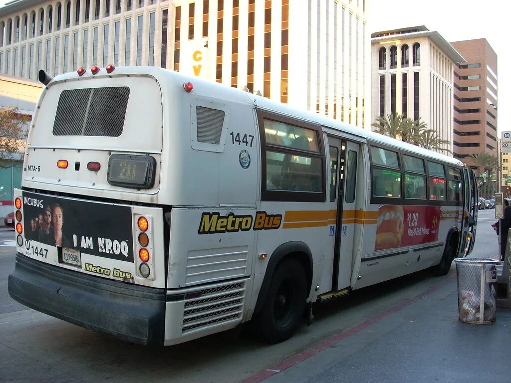 Купить автобус метро. Лос Анджелес автобусы. Metro Bus. Американский автобус Калифорния. Метро автобус.