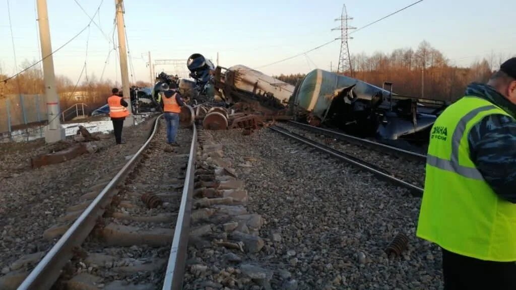 Разрыв поезда. Станция Новки сход вагонов. Новки 1 крушение поезда на станции. Станция Новки Горьковской железной.