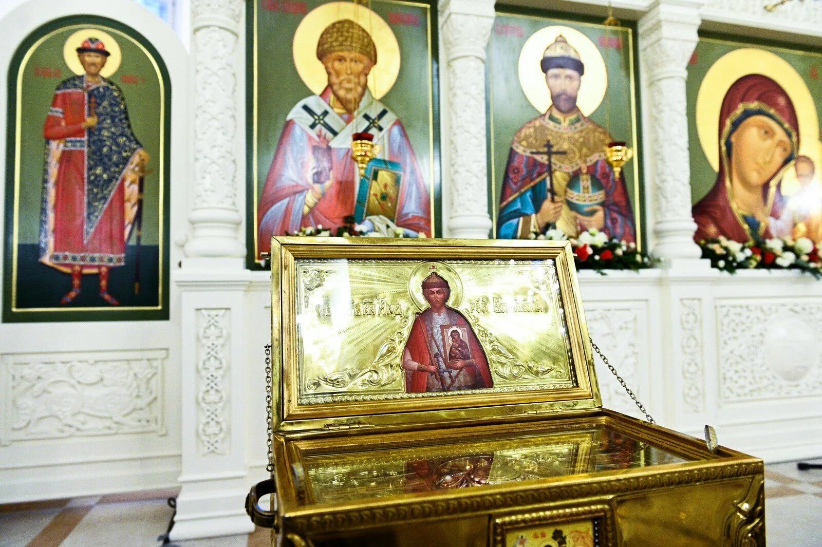 Службы в храме андрея боголюбского. Мощи андрея боголюбского во владимире. мощи андрея боголюбского. храм князя андрея боголюбского. храм андрея боголюбского на волжском патриарх.
