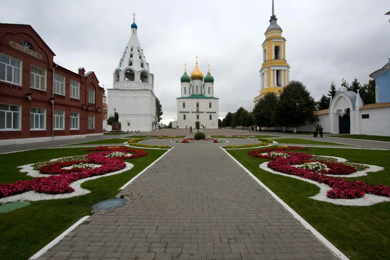 Коломна московская область сайт. Соборная площадь Коломна. Коломенский Кремль Коломна. Коломенский Кремль Егорьевск. Бронницы Коломенский Кремль.