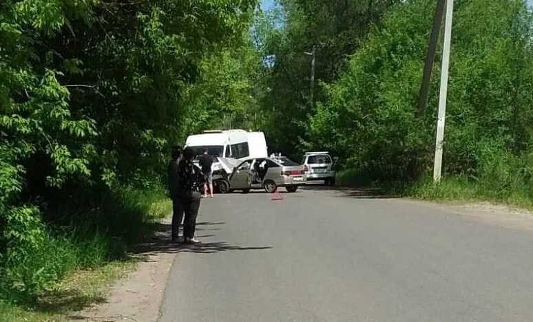 05. Е34 разложилась в дерево. Дтп на узкой дороге. Кювет. Дтп с общественным транспортом иркутск 2022.