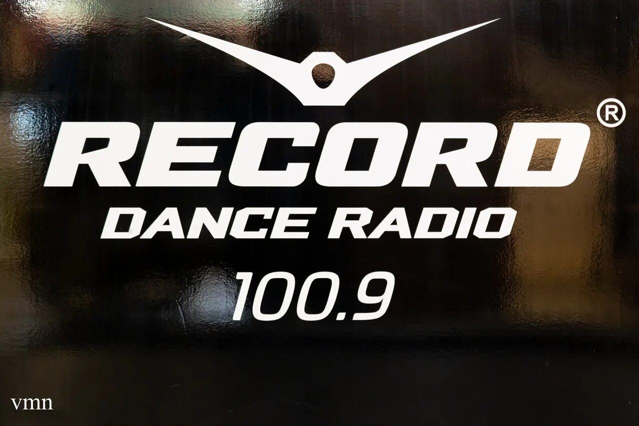 Record Dance Radio. Радио рекорд логотип. Радио рекорд обои. Шрифт радио рекорд. Радио рекорд волна новосибирск