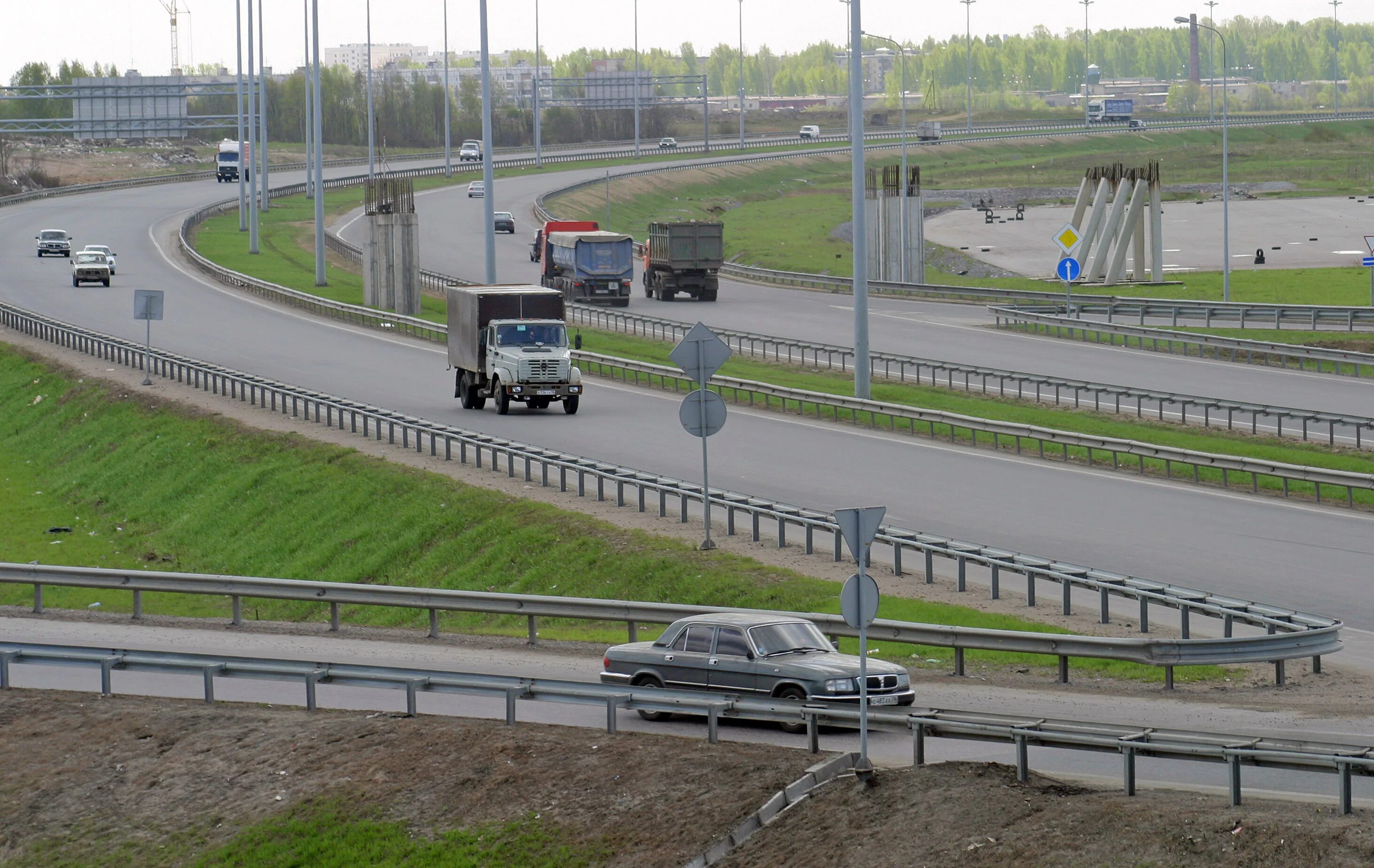 Эстакада на каде. Ремонтные работы на автомагистрали. А 118 трасса. Ограничение кад. Указатель москва санкт-петербург.