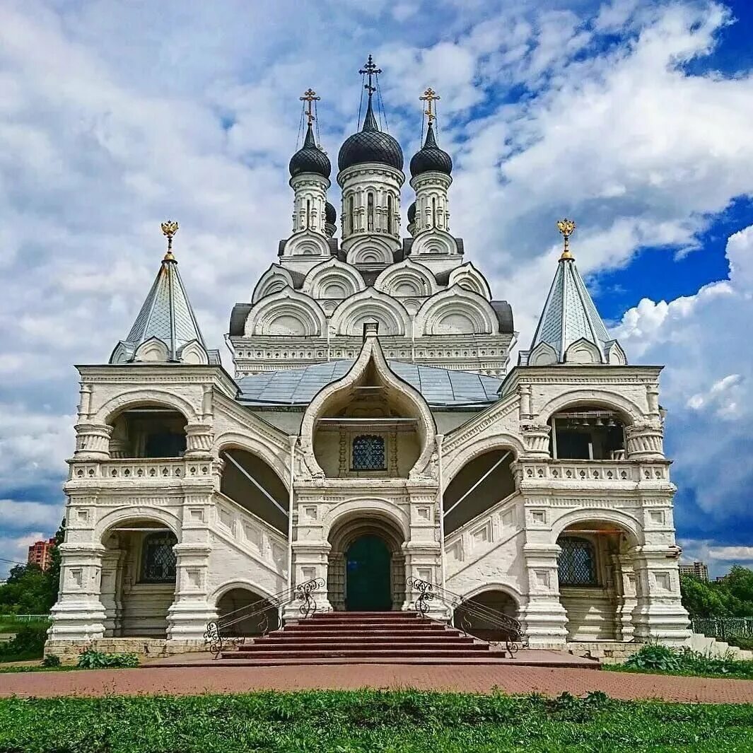 Церкви древности. Храм Москва псевдорусский стиль. Древний храм Церковь Пресвятой Богородицы в Тайнинском. Церковь в Тайнинском в Мытищах. Церковь села Тайнинское.