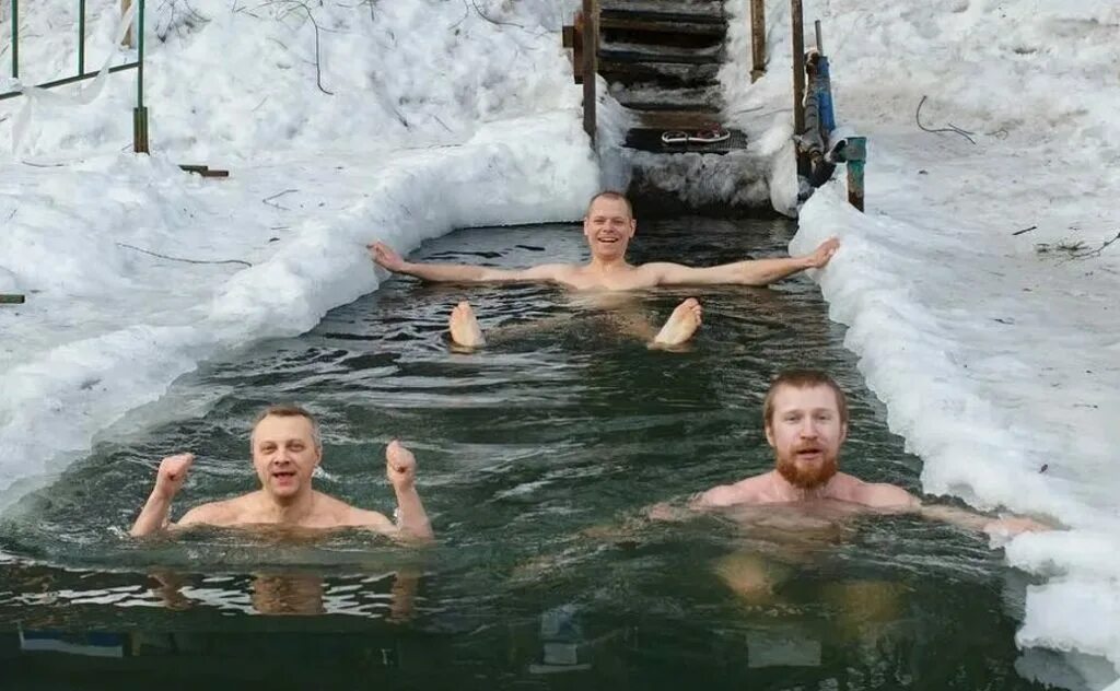 Жизнь в холодной воде. Моржи закаливание. моржевание в проруби. купание в холодной воде. моржевание закаливание.