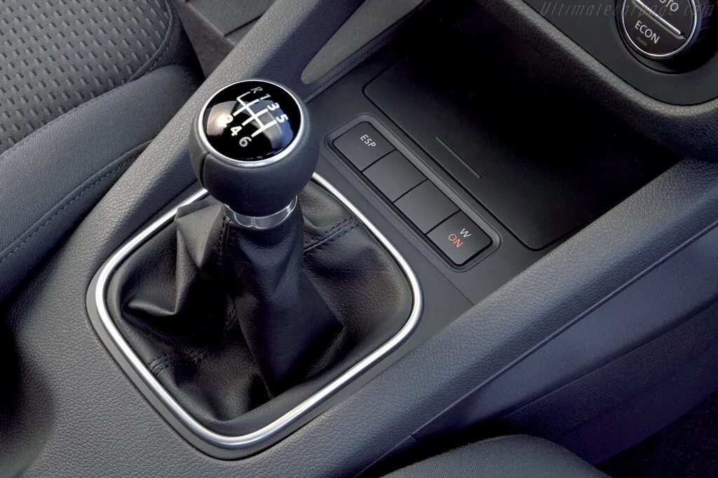 Кпп volkswagen. Golf 7 коробка передач. фольксваген сирокко коробка передач. volkswagen golf 7 салон кпп. коробка передач df vw golf.