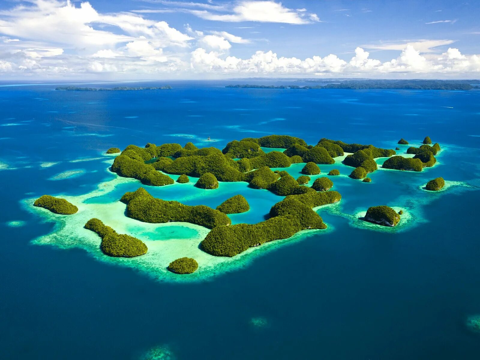 Острова архипелаги австралии. Рок-Айлендс, Палау. Макронезия Палау. Остров Палау Микронезия. Атолл Нукуоро в Микронезии.