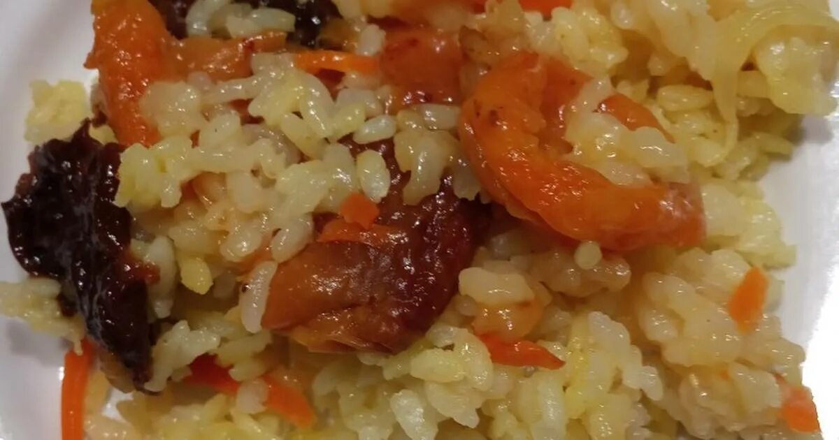 Рис с курицей и сухофруктами