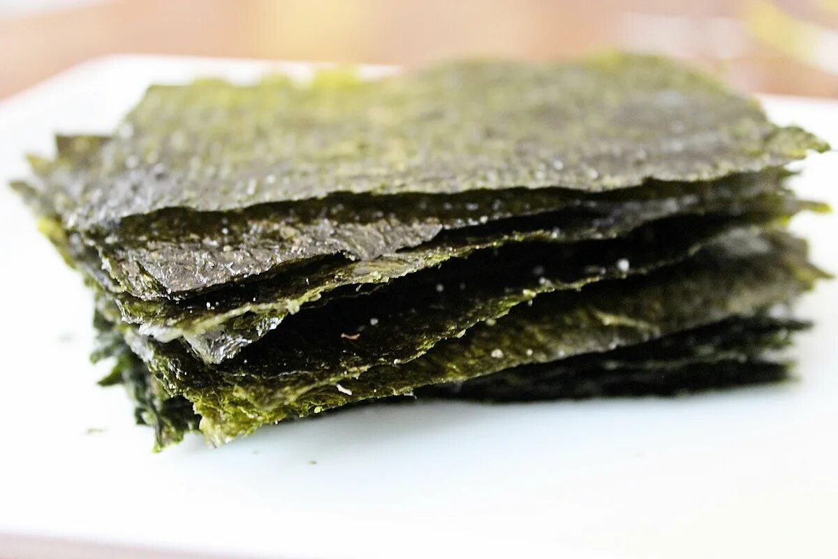 Водоросли нори польза. Seaweed snack. Водоросли нори настоящие. Чипсы из водорослей. Нори Sandwich Seaweed закуска.