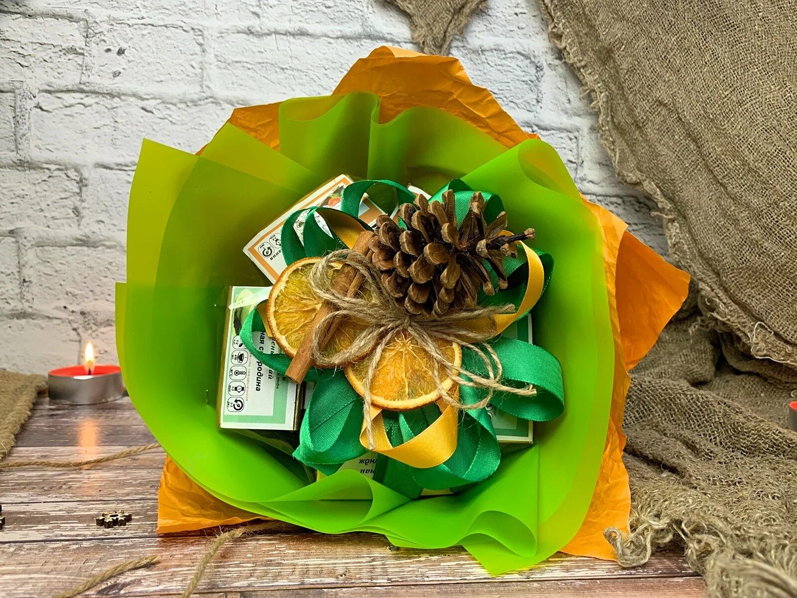 букет из пакетиков чая. цветы из чайных пакетов. букет с чаем и конфетами. букет из чая и конфет своими руками для начинающих. чайный букет.