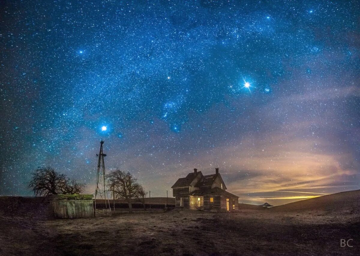 Ночь иллюстрация. Ночная деревня живопись. Ночь звезды. Ночь в деревне. Деревенский дом ночью.