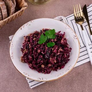 Салат свекла с чесноком и черносливом рецепт