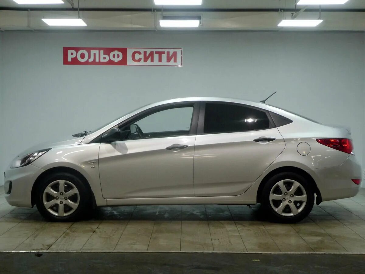 Автомобили с пробегом хендай солярис. Hyundai Solaris 2013 1.6. Хендай Солярис 1.6 автомат. Солярис 2015 1.6 автомат. Hyundai Solaris 2013.