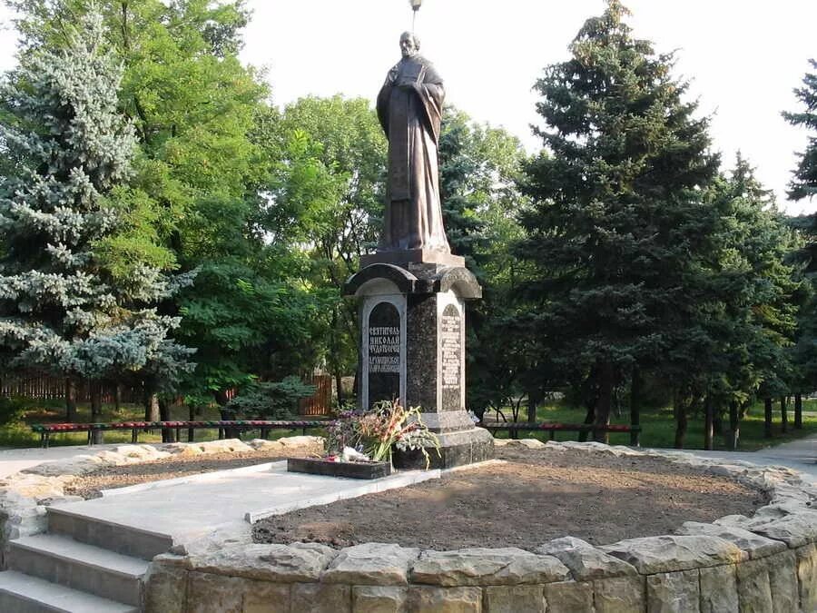 Памятники никольское. Никольский парк в городе Ейск. Парк Николая Чудотворца в Ейске. Краснодарский край Ейск Никольский парк Никольский парк. Никольский парк Ейск 19 век.