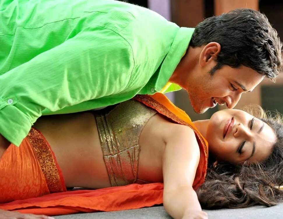 Нилам котхари фарха нааз виджаирендра гхатте 1978 рандхир капур. Индийский фильм миллионер махеш бабу. Махеш бабу бизнесмен. Бизнесмен хинд. Махеш бабу бизнесмен.