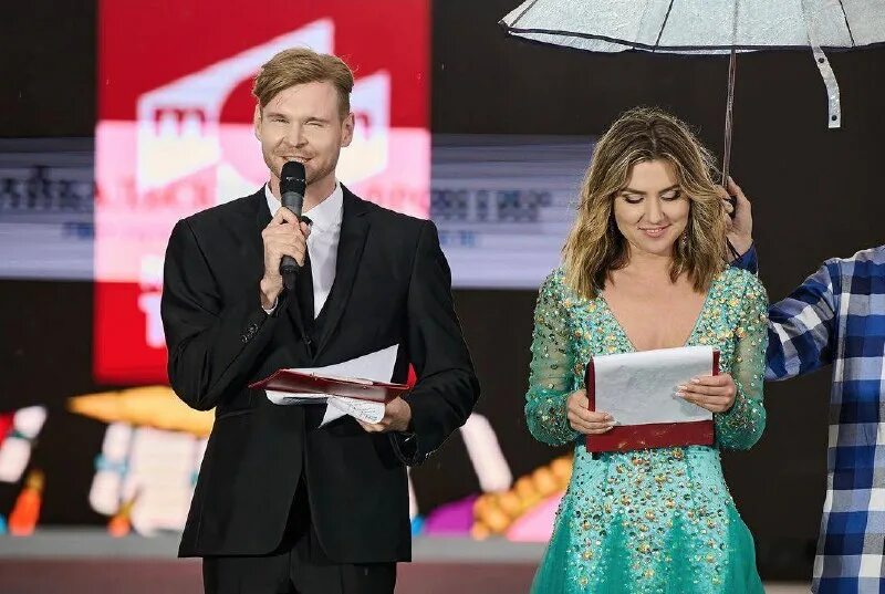 образ для ведущей праздника. ведущие фестиваля. ведущие фестиваля. ведущие праздников. ведущий праздников.