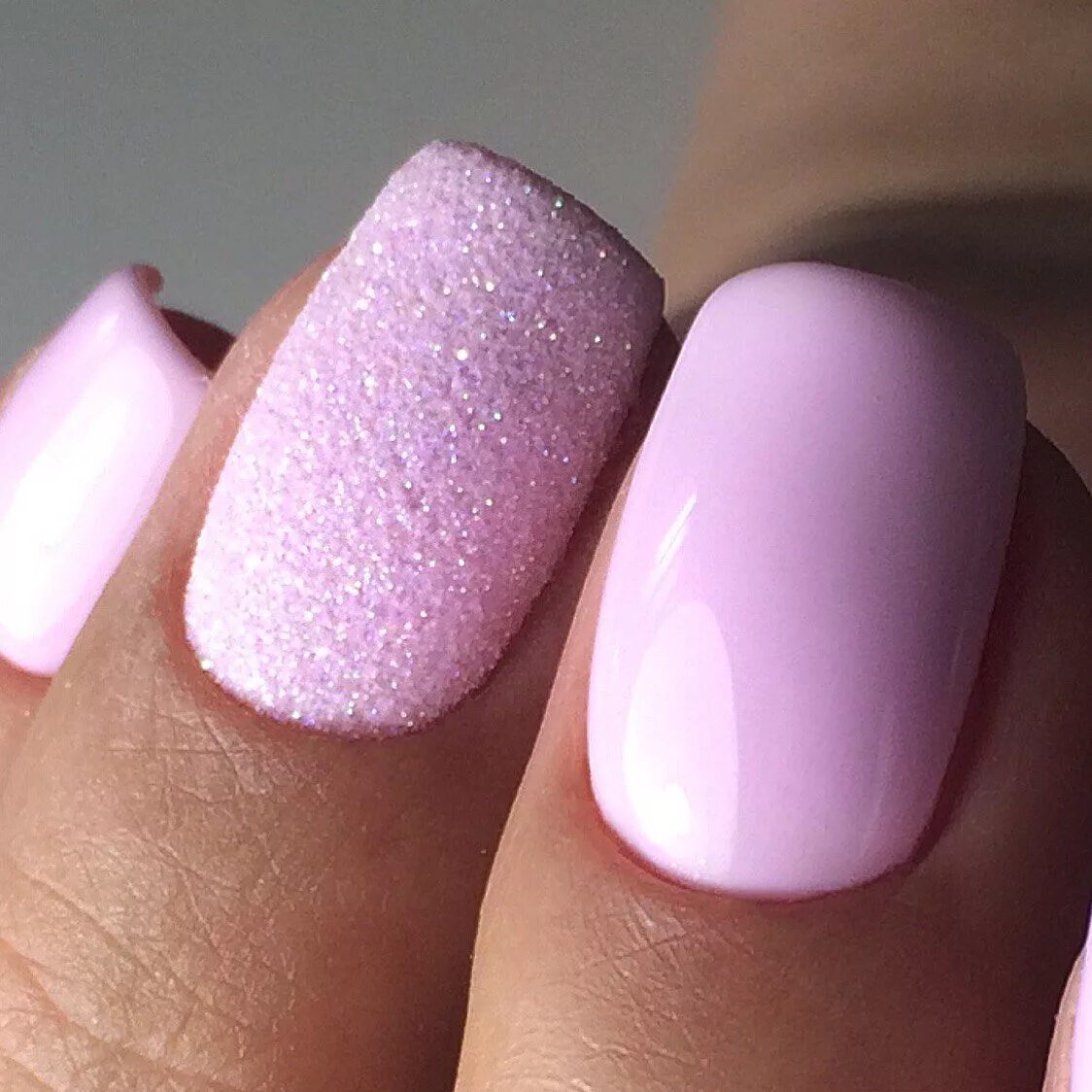 Розовая спальня. Дизайн светло розовый. Дизайн светло розовый. Сочетание серого и розового в интерьере. Дизайн светло розовый.