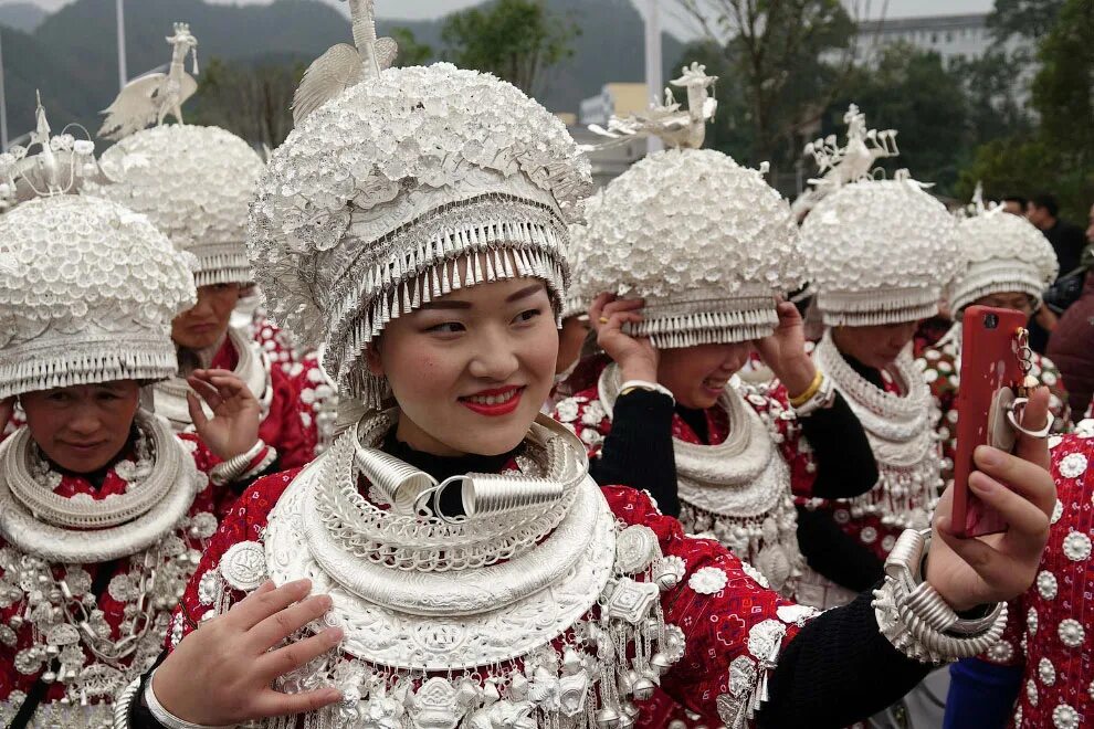 Народ живущий в китае. Мяо Яо. Народ Мяо Китай. Китайская народность Мяо. Дун (народ).