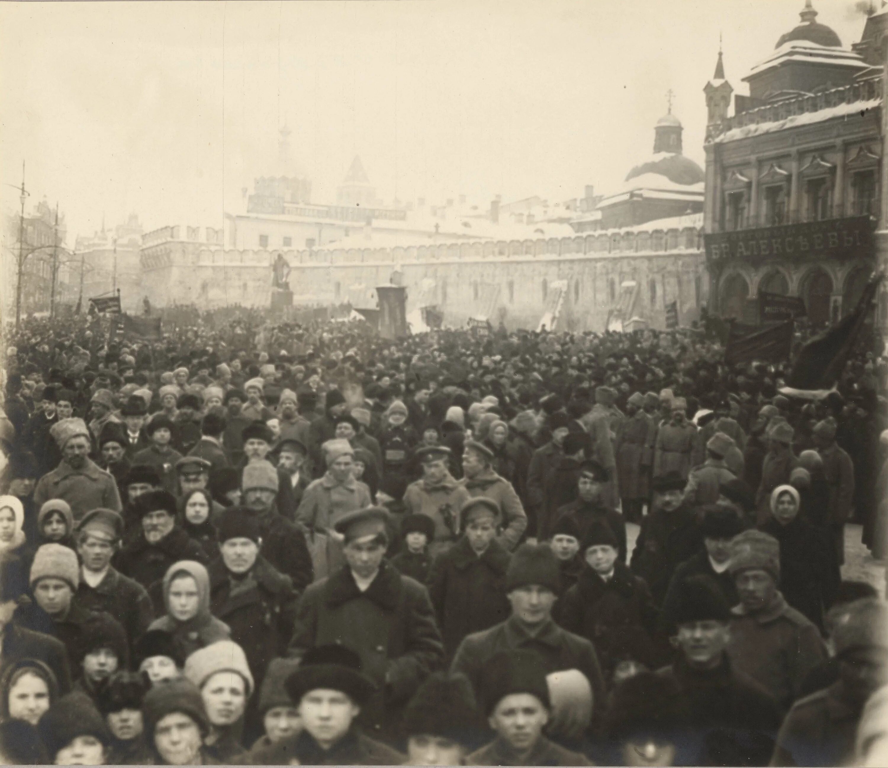 Февральская революция 1 мировая. Революция 1917 года февраль. Февральская революция 1917 года в России. Февраль 1917 года в России. Революция 1905 года Петроград.