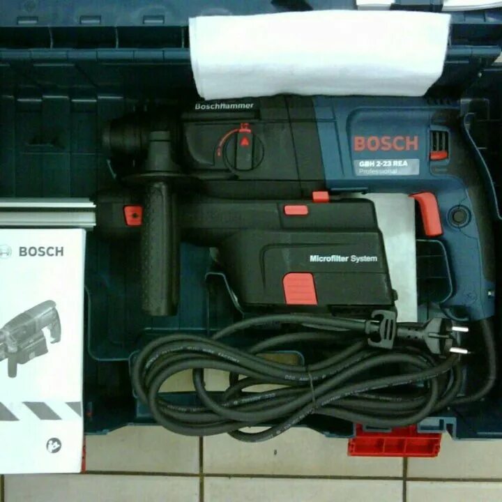 Перфоратор бош с пылесборником. Перфоратор bosch gbh 2-23 rea. перфоратор сетевой bosch gbh 2-23 rea (2.3 дж). перфоратор bosch с пылесосом gbh 2-23. перфоратор c пылесосом bosch gbh 2-23 rea.