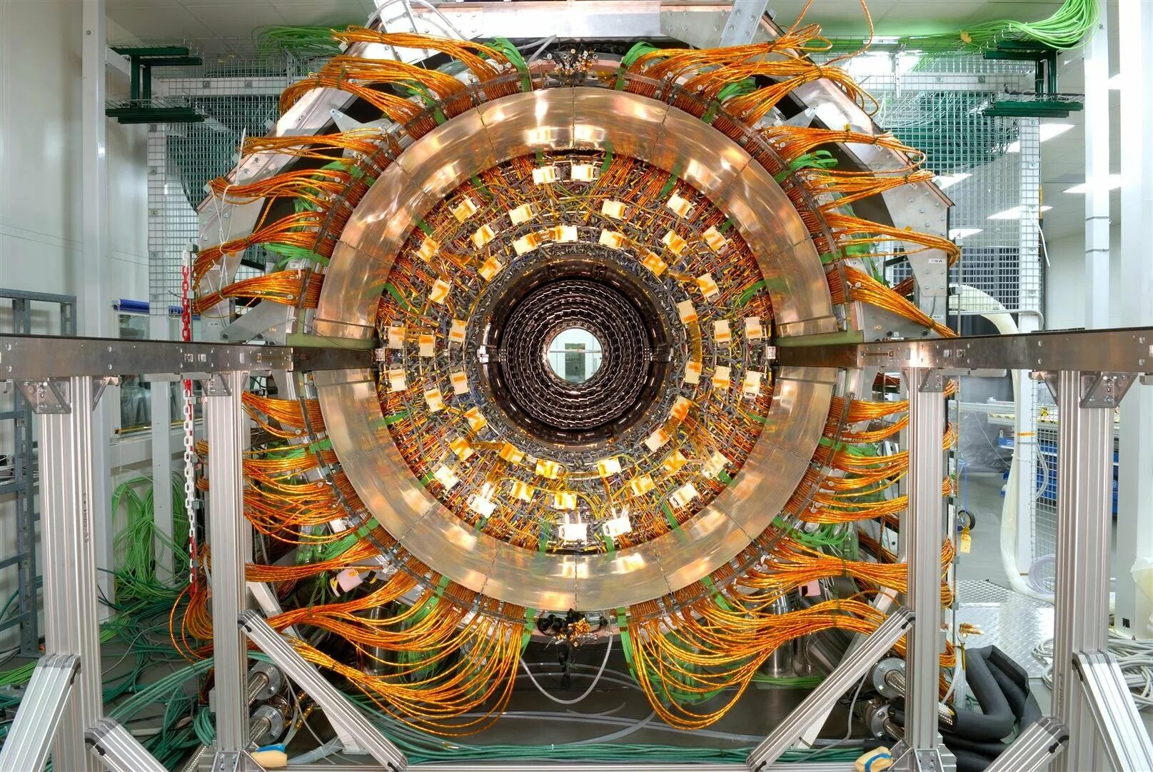 Адронный коллайдер ЦЕРН. Большой адронный коллайдер ЦЕРН. Большой адронный коллайдер в CERN. LHCB большой адронный коллайдер. Андроидный коллайдер это