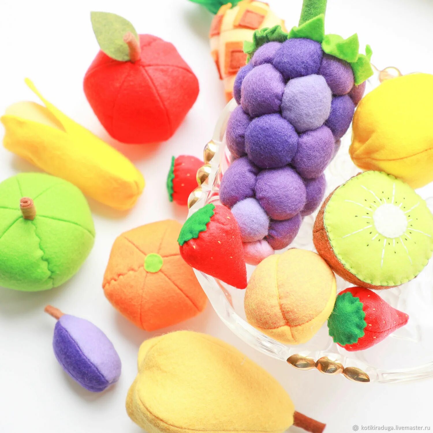 Ягоды из фетра. Felt fruit. Felt fruit. Заколки из фетра фрукты. Игрушка из фетра "фрукты".