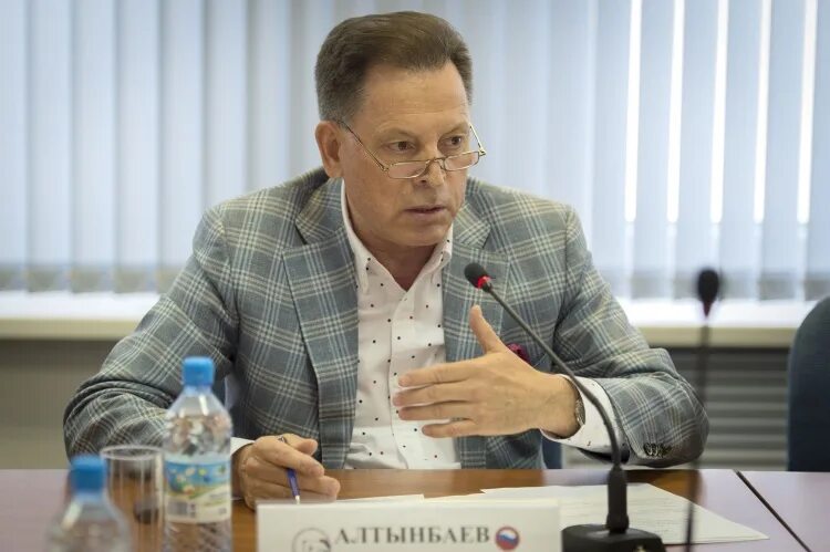 Набережные челны алтынбаев рафис. Мухтар капашевич алтынбаев. Казах депутат. Алтынбаев рафгат закиевич. Алтынбаев.