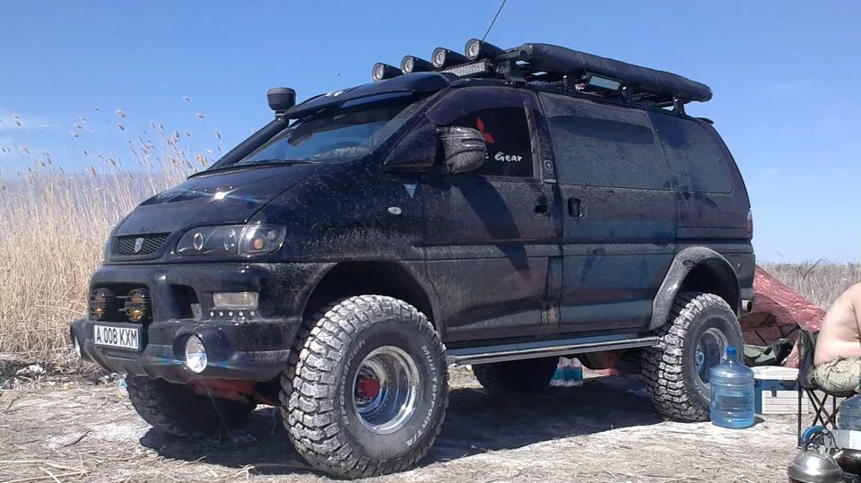 Делика переделки. Митсубиси делика 4х4 д5. Mitsubishi delica 4х4 off road. Митсубиси делика 4х4 1996. Мицубиси делика 4.