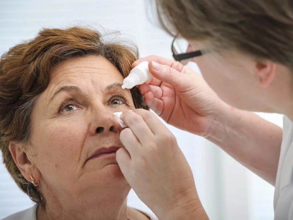 Эффективное лечение катаракты. Обследование глаз. Уход за глазами фото. Народная медицина при глаукомы.