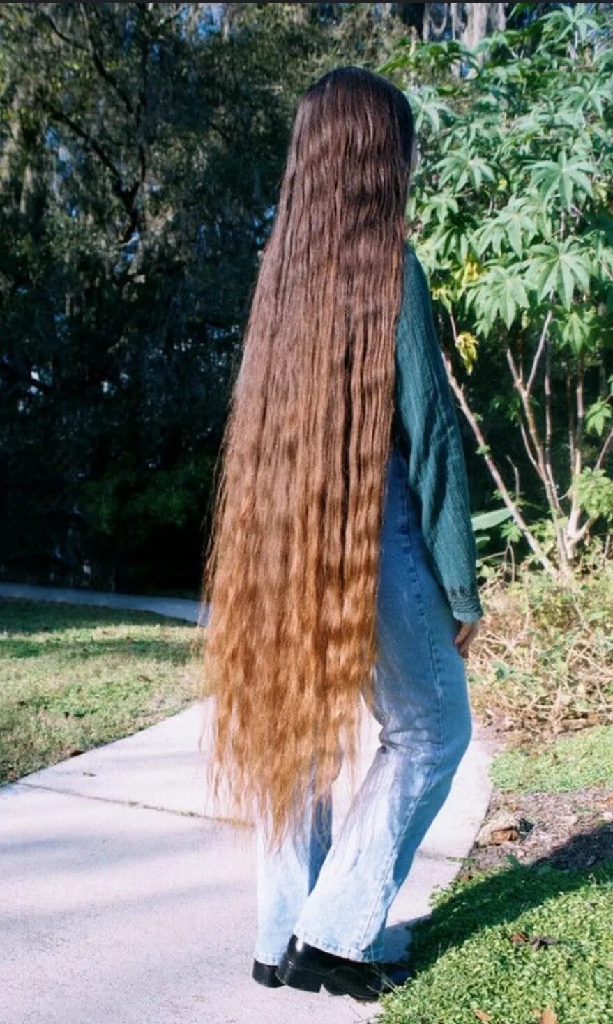 Длинные волосы всегда. Длинные волосы. Девочка с очень длинными волосами. Шикарные длинные волосы.