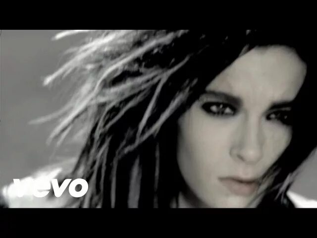 Tokio hotel monsoon. Tokio hotel 19. Tokio hotel - monsoon на гитаре. «durch den monsun». Токио хотел монсун текст на немецком.