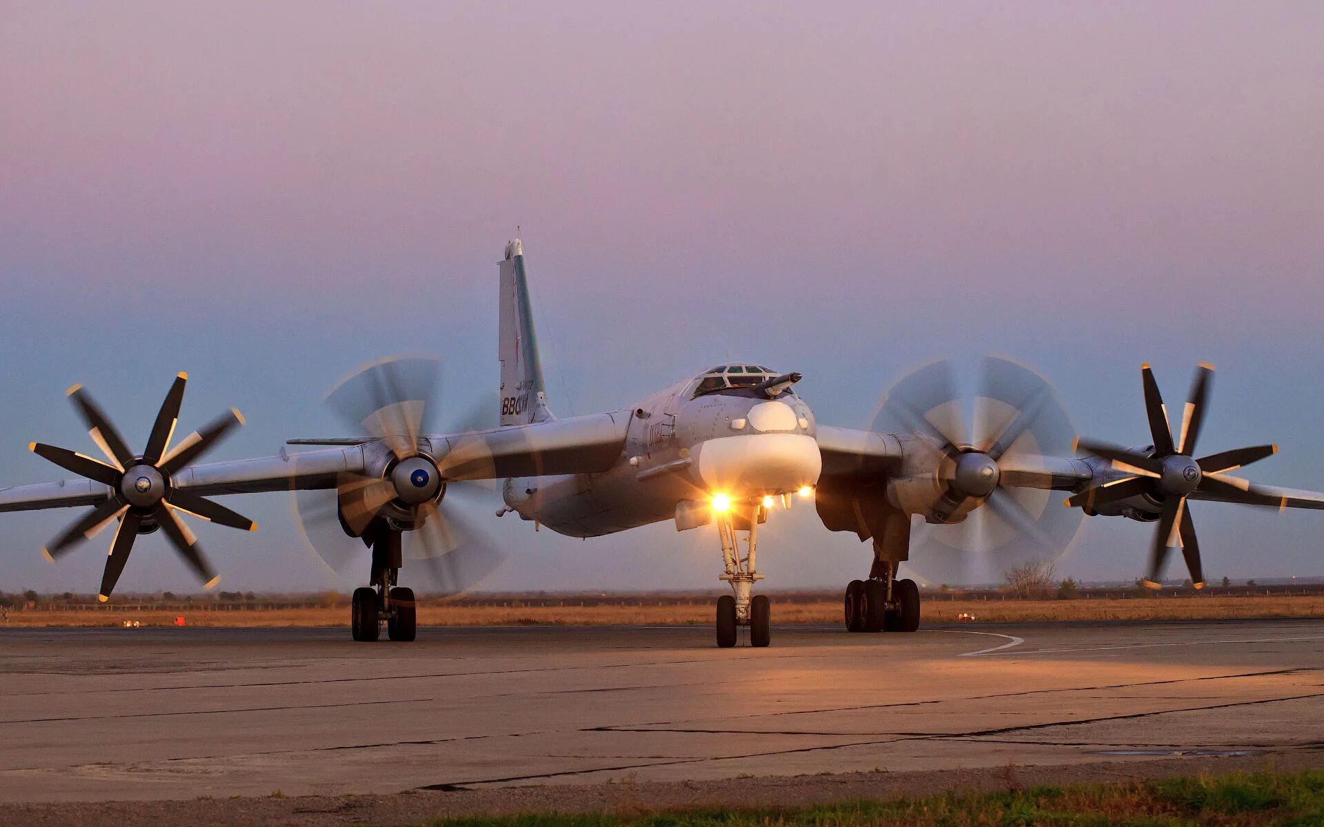 Ту 95 энгельс. Ту-95 МС бомбардировщик. Ту-95мс. Стратегический бомбардировщик ту-95мс. Турбовинтовой бомбардировщик ту 95.