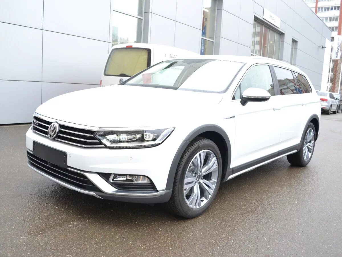 Passat b8 Alltrack. VW Passat b8 Alltrack белый. Фольксваген Пассат альтрек 2018. Volkswagen Passat 2018 универсал.