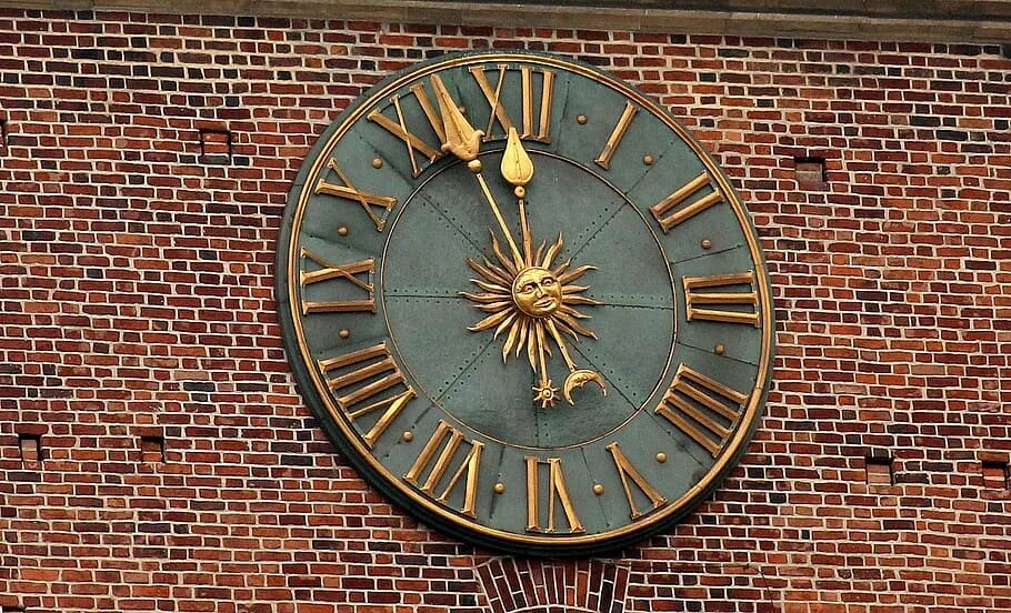 Twelve clock