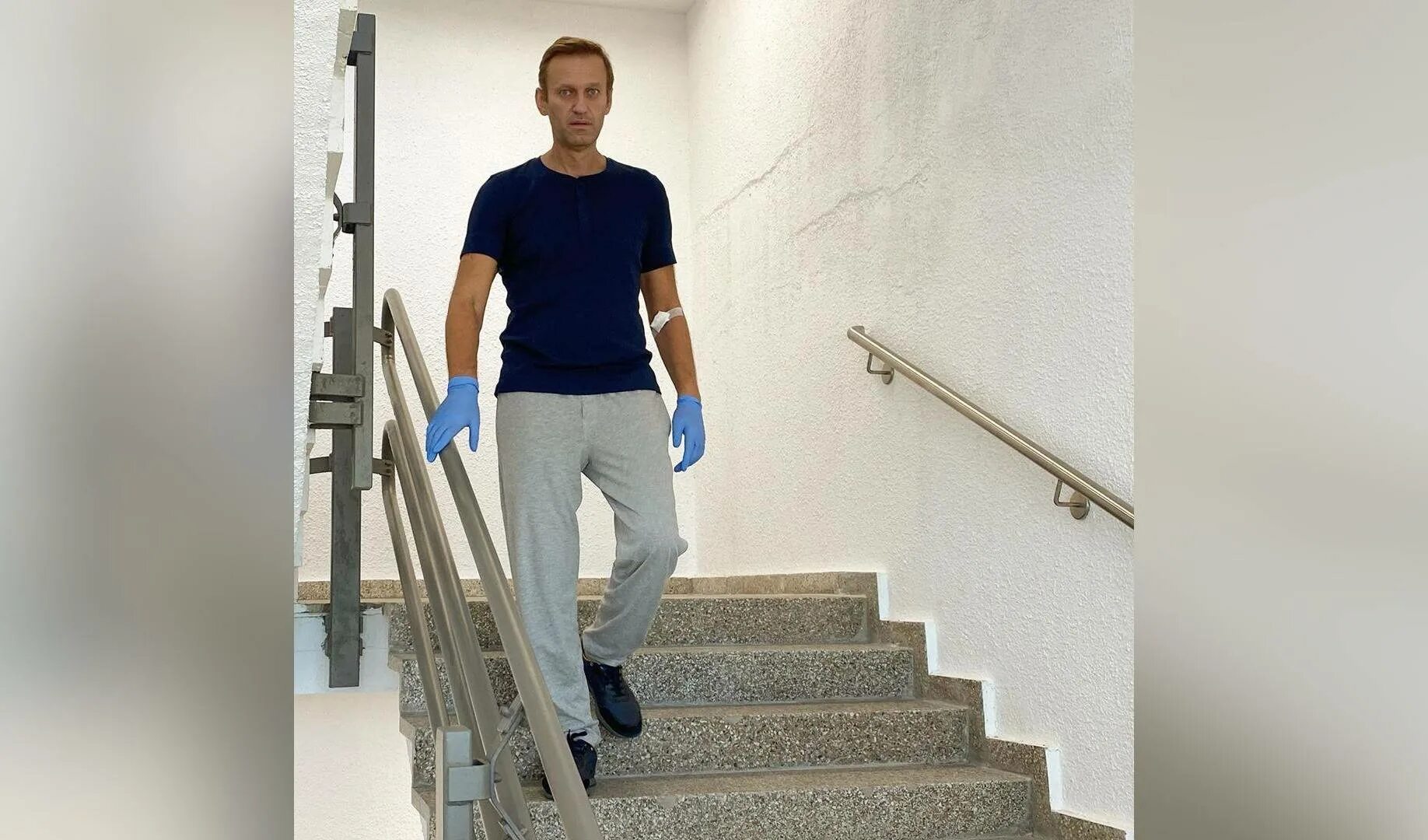Навальный жил в москве. Лысый Навальный 2021.