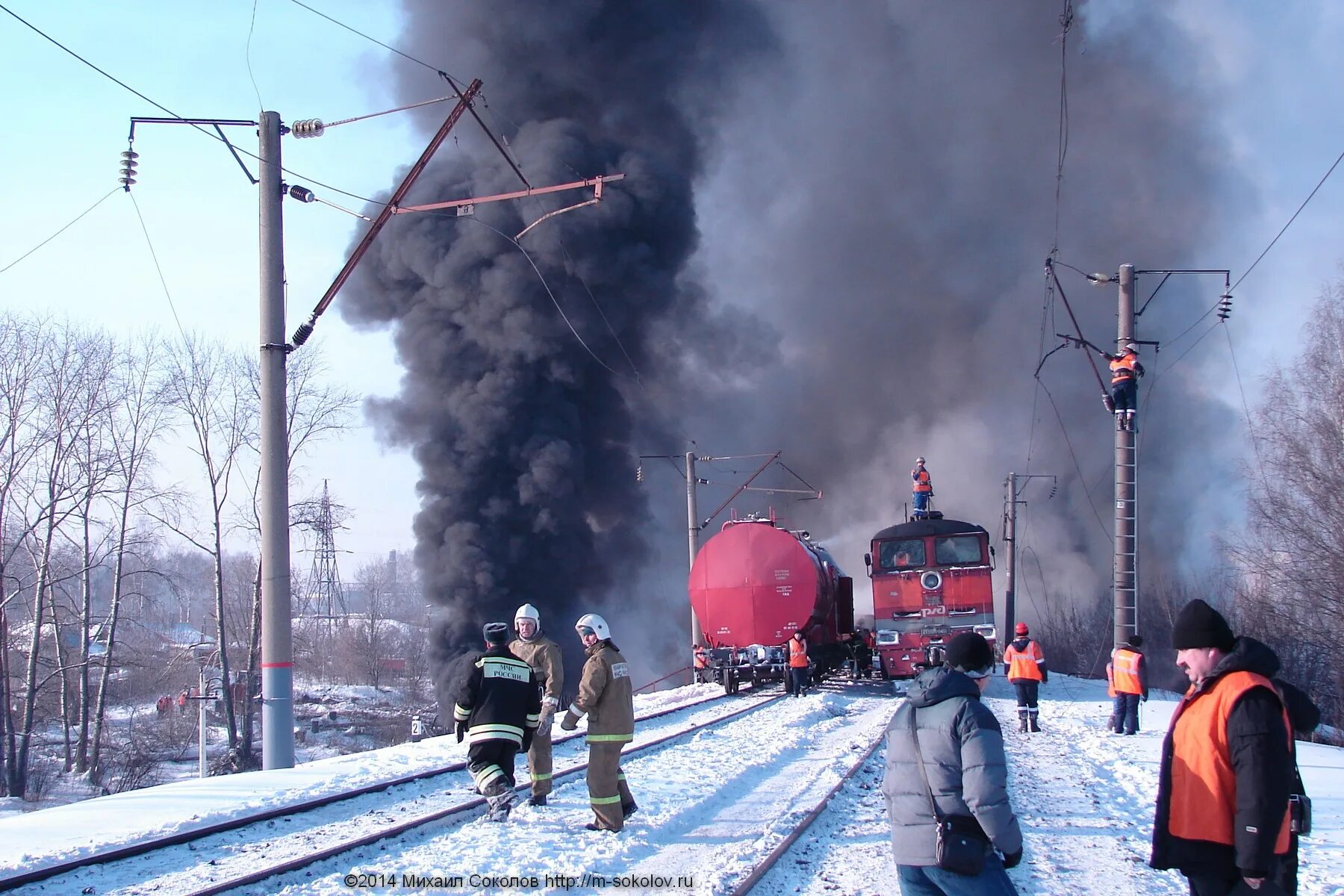 Эд4м 0107 поджог. Пожары на железнодорожном транспорте. Поджог на жд. Поджог на жд. Огонь горит.
